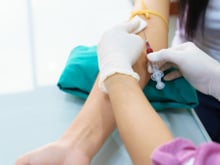 Nem café, nem frituras: os alimentos proibidos antes de fazer exames de sangue