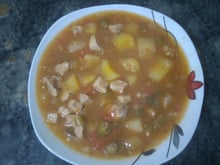 Sopa de mandioca com pernil suíno