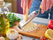 Qual o melhor ralador manual? Saiba as diferenças e vantagens dos principais modelos