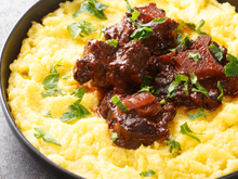 Substitua o arroz e o macarrão por esse acompanhamento e transforme sua carne simples em uma refeição deliciosa
