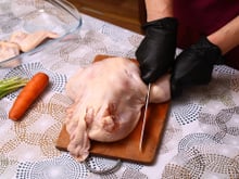 Você não deve comer essas partes do frango. Muitas pessoas ainda as adicionam à sopa