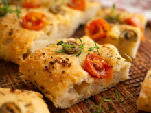 Fiz a melhor focaccia de todas: fica fofa e nem precisa sovar a massa