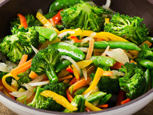 Nem refogado, nem na água fervente: essa é a melhor e mais rápida forma de cozinhar vegetais para preservar nutrientes