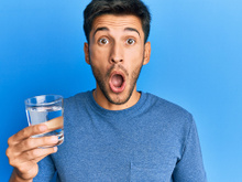 Talvez você não saiba beber água do jeito certo: esses são os erros que muitas pessoas cometem e acabam prejudicando o corpo