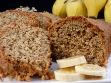Bolo de banana de liquidificador sem glúten e sem lactose