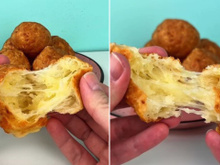 Pão de queijo de parmesão que meus filhos chamam de "pãozinho bãodemais": é a melhor receita para tirá-los da cama de manhã