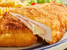 Macio e cremoso, esse filé peito de frango recheado faz o maior sucesso na minha casa