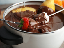 Receitas de fondue: 18 opções cremosas e práticas para o inverno