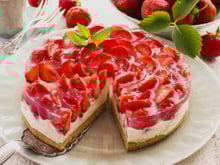 Torta espelhada de morango: confira a receita dessa sobremesa supergostosa