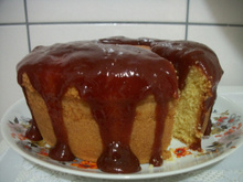 Bolo de fubá com cobertura de goiabada