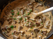 Strogonoff de carne com o corte certo para ficar suculento