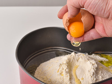 Como quebrar ovos com uma mão só como um chef profissional: "O segredo é ser capaz de..."