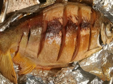 Pacu assado com farofa