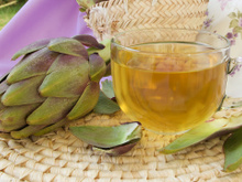 Nem chá de hibisco, nem chá verde: esse é o melhor chá para desinchar depois do almoço e aliviar a má digestão