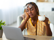 É verdade mesmo que tomar café cura ressaca? Entenda se a bebida pode te ajudar a se recuperar do Ano-Novo