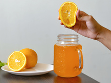 Substitua os espremedores caros por esse item baratinho que você já tem em casa e tenha sempre suco fresco!