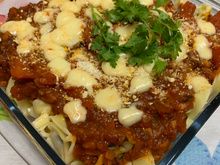 Macarrão Capeletti ao molho de tomate.