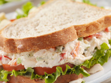 O melhor sanduíche natural de frango fit: recheio cremoso, proteico e com poucas calorias