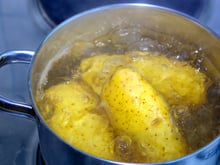 Você está cozinhando batata do jeito errado: aqui estão os segredos para uma batata na textura certa e saborosa