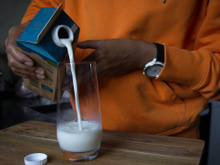 “É mais nutritivo, ajuda a regular melhor o apetite e a controlar o peso”: o melhor tipo de leite, segundo médico