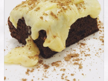 Bolo de Oreo com cobertura de leite em pó