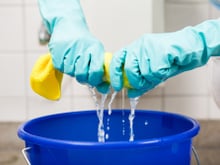 Como limpar a cozinha usando 1 litro de água