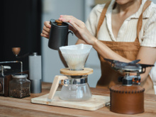 Os truques que um barista me ensinou e que transformaram meu café em casa: conheça os utensílios essenciais