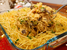 A dica de uma gastrônoma que transforma o salpicão de Natal: uva-passa hidratada no caldo do frango