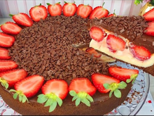 Torta bombom de morango é a sobremesa de Natal perfeita para encantar sua família e amigos na ceia!