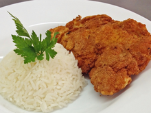 Bife à milanesa mais crocante e menos gorduroso: TudoGostoso revela truque de adicionar duas gotas desse ingrediente aos ovos na hora de empanar