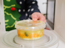 Pode reaquecer a mesma comida mais de uma vez? Descubra qual é o limite seguro para esquentar as sobras