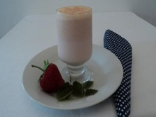 Vitamina de morango e limão siciliano com Ades