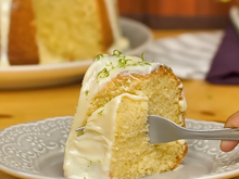 Se você gosta de bolo de limão, precisa conhecer essa receita do TudoGostoso que fica pronto rapidinho