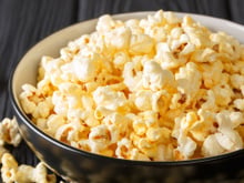 Pipoca com alho e queijo: o petisco diferente do TudoGostoso que virou meu favorito nas noites de filme