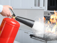 O erro mais comum que pode causar incêndio na sua cozinha (e como evitá-lo!)