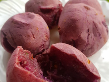 Pão de queijo vegano de batata doce roxa
