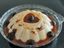 Flan de coco com ameixa