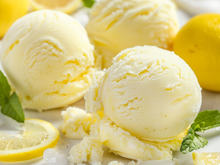 Nem batedeira, nem liquidificador: esse gelado de limão é a sobremesa mais cremosa e simples de fazer, é só misturar e deixar na geladeira por 4 horas