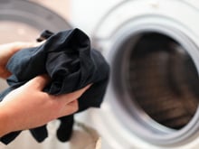 Quanto mais você lava as roupas, mais elas ficam com cheiro de mofo? Descubra os motivos pelos quais roupas limpas retêm o odor de mofo e como lavá-las para que fiquem com cheiro de frescor
