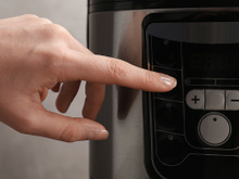 Panela de pressão elétrica pode explodir ou é realmente mais segura?