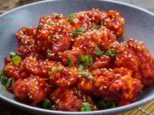 Não queria mais frango na marmita, mas desde que aprendi essa receita ao estilo coreano, conto os segundos para o almoço!