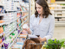 Você sabe o que fazer quando encontra alimento fora da validade à venda no mercado? E quando já comprou?