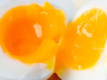 Ovo com gema mole é coisa do passado: restaurantes são proibidos de comercializar alimento cru ou mal cozido; entenda a medida