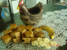 bolo de banana com frutas cristalizadas