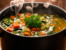 Eu parei de jogar cascas e talos de legumes fora depois que descobri no TudoGostoso como transformá-los em um caldo caseiro