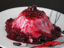 Flan de iogurte e frutas vermelhas