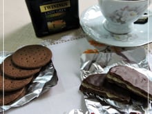 Alfajor à base de biscoito maria e recheio de brigadeiro branco da ABIMAPI