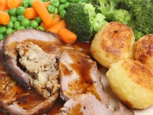 Como fazer lombo recheado suculento: anota essa receita perfeita para as festas de fim de ano!