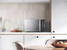 Queda de preço e cupom: Micro-ondas Electrolux 23L está com uma série de descontos no Mercado Livre