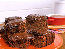 Bolo de chocolate molhadinho